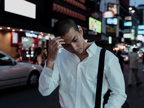 The Role of Urban Pollution in Triggering Itchy Scalp and Hair Loss